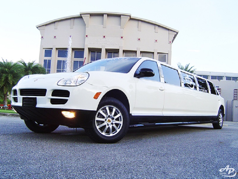 Prom Porsche Cayenne Limos